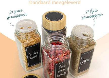Glazen kruidenpotjes met bamboe deksel in lade rek